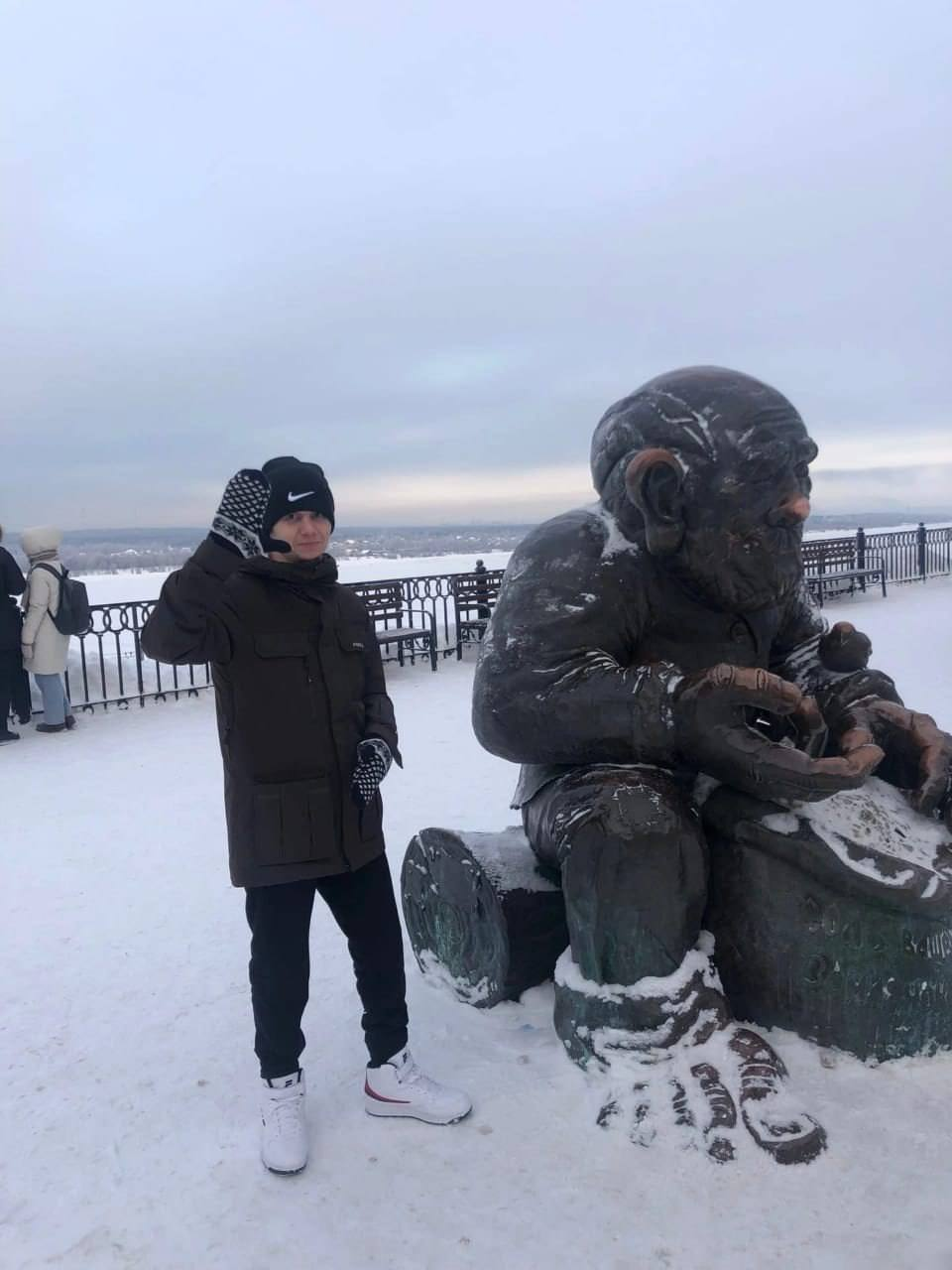 Анатолий зимой на прогулке